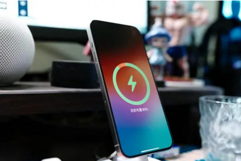 高埗镇苹果15换屏服务分享用什么充电器给iPhone15充电更好 